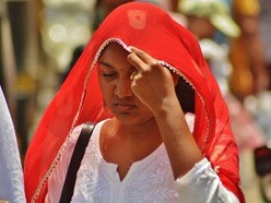 ఎండలకు మహారాష్ట్రలో ఓ మహిళ పరిస్థితి ఇలా..