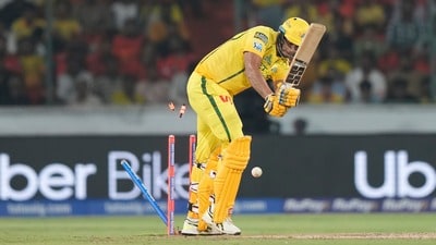 <p>హైదరాబాద్లోని రాజీవ్ గాంధీ ఇంటర్నేషనల్ స్టేడియంలో శనివారం రాత్రి జరిగిన పోరులో రుతురాజ్ గైక్వాడ్ సారథ్యంలోని చెన్నై సూపర్ కింగ్స్ 10 పరుగుల తేడాతో ఓటమి చవిచూసింది. అయితే, ఈ ఓటమి తర్వాత కూడా ఆ జట్టు ఐపీఎల్ 2026 పాయింట్స్ టేబుల్లో పైకి వెళ్లడం గమనార్హం. మ్యాచ్కు ముందు ఎనిమిదో స్థానంలో ఉన్న చెన్నై, ఓడిపోయిన తర్వాత ఏడో స్థానానికి చేరుకోవడం అందరినీ ఆశ్చర్యానికి గురిచేస్తోంది.</p> (AP) <p>హైదరాబాద్లోని రాజీవ్ గాంధీ ఇంటర్నేషనల్ స్టేడియంలో శనివారం రాత్రి జరిగిన పోరులో రుతురాజ్ గైక్వాడ్ సారథ్యంలోని చెన్నై సూపర్ కింగ్స్ 10 పరుగుల తేడాతో ఓటమి చవిచూసింది. అయితే, ఈ ఓటమి తర్వాత కూడా ఆ జట్టు ఐపీఎల్ 2026 పాయింట్స్ టేబుల్లో పైకి వెళ్లడం గమనార్హం. మ్యాచ్కు ముందు ఎనిమిదో స్థానంలో ఉన్న చెన్నై, ఓడిపోయిన తర్వాత ఏడో స్థానానికి చేరుకోవడం అందరినీ ఆశ్చర్యానికి గురిచేస్తోంది.</p> (AP)