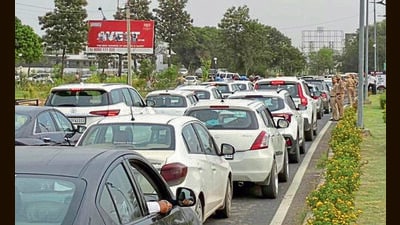 One side of the 200-ft-wide road was reserved for VIPs and the other side for spectators, leaving no space for daily commuters, complain residents. (HT Photo) One side of the 200-ft-wide road was reserved for VIPs and the other side for spectators, leaving no space for daily commuters, complain residents. (HT Photo)