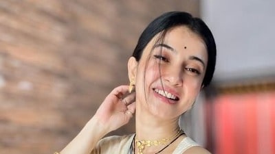বাড়িতেই অক্ষয় তৃতীয়ার পুজো সারলেন মনামী