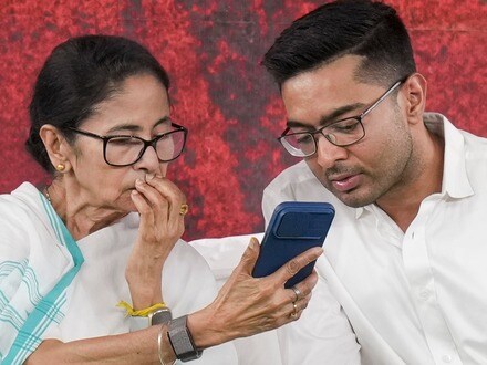 ভোটের মুখে ধাক্কা খেল তৃণমূল কংগ্রেস। (ফাইল ছবি, সৌজন্যে পিটিআই)
