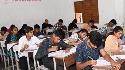<p>పరీక్ష రాసిన విద్యార్థులు…. 80969 58096 నంబర్కు ‘హాయ్’ అని సందేశం పంపించాలి. ఆ తర్వాత ఎస్సెస్సీ రిజల్ట్స్ అని టైప్చేసి హాల్టికెట్ నంబర్, ఇతర వివరాలు నమోదుచేయాలి. ఆ తర్వాత ఫలితం స్క్రీన్పై డిస్ ప్లే అవుతుంది. </p> <p>పరీక్ష రాసిన విద్యార్థులు…. 80969 58096 నంబర్కు ‘హాయ్’ అని సందేశం పంపించాలి. ఆ తర్వాత ఎస్సెస్సీ రిజల్ట్స్ అని టైప్చేసి హాల్టికెట్ నంబర్, ఇతర వివరాలు నమోదుచేయాలి. ఆ తర్వాత ఫలితం స్క్రీన్పై డిస్ ప్లే అవుతుంది. </p>