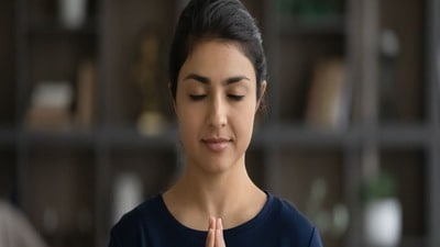 স্বাস্থ্য ও রুটিন- শুক্রের প্রভাবের কারণে তাদের স্বাস্থ্য সাধারণত ভালো থাকে, তবে বিলাসবহুল খাওয়া ও বিশ্রামের অভ্যাসের কারণে ওজন বৃদ্ধি বা ছোটখাটো হজমের সমস্যা দেখা দিতে পারে। এই লোকদের নিয়মিত ব্যায়াম এবং সুষম ডায়েট প্রয়োজন। তারা মানসিকভাবে সংবেদনশীল, তাই স্ট্রেস এড়াতে ধ্যান বা সংগীত অবলম্বন করা ভাল। স্বাস্থ্য ও রুটিন- শুক্রের প্রভাবের কারণে তাদের স্বাস্থ্য সাধারণত ভালো থাকে, তবে বিলাসবহুল খাওয়া ও বিশ্রামের অভ্যাসের কারণে ওজন বৃদ্ধি বা ছোটখাটো হজমের সমস্যা দেখা দিতে পারে। এই লোকদের নিয়মিত ব্যায়াম এবং সুষম ডায়েট প্রয়োজন। তারা মানসিকভাবে সংবেদনশীল, তাই স্ট্রেস এড়াতে ধ্যান বা সংগীত অবলম্বন করা ভাল।