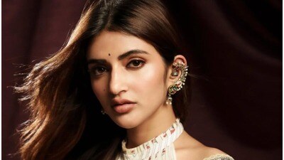 <p>పుష్ప 2లో 'కిస్సిక్' పాటతో అందరి హృదయాలను గెలుచుకున్న డ్యాన్సింగ్ క్వీన్ శ్రీలీల ఈ ఓర్మాక్స్ టాప్ 10 హీరోయిన్ల జాబితాలో చివరి స్థానాన్ని కైవసం చేసుకుంది. అంటే పదో ప్లేసులో శ్రీలీలకు స్థానం దక్కింది.</p> <p>పుష్ప 2లో 'కిస్సిక్' పాటతో అందరి హృదయాలను గెలుచుకున్న డ్యాన్సింగ్ క్వీన్ శ్రీలీల ఈ ఓర్మాక్స్ టాప్ 10 హీరోయిన్ల జాబితాలో చివరి స్థానాన్ని కైవసం చేసుకుంది. అంటే పదో ప్లేసులో శ్రీలీలకు స్థానం దక్కింది.</p>