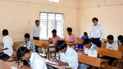 <h4>తెలంగాణ టెన్త్ ఫలితాలను <a href="https://bse.telangana.gov.in/" target="_blank">https://bse.telangana.gov.in/</a> వెబ్ సైట్ లో తెలుసుకోవచ్చు. హాల్ టికెట్ నెంబర్ ఆధారంగా చెక్ చేసుకోవచ్చు. అయితే ఈసారి ఎస్సెస్సీ బోర్డు కొత్త ఫీచర్ ను అందుబాటులోకి తెచ్చింది. ఇప్పటికే హాల్టికెట్లను సైతం వాట్సాప్ ద్వారా డౌన్లోడ్ చేసుకొనే వెసులుబాటు కల్పించిన బోర్డు తాజాగా ఫలితాలను సైతం వాట్సాప్ ద్వారా తెలుసుకొనే వీలు కల్పించింది.</h4> <h4>తెలంగాణ టెన్త్ ఫలితాలను <a href="https://bse.telangana.gov.in/" target="_blank">https://bse.telangana.gov.in/</a> వెబ్ సైట్ లో తెలుసుకోవచ్చు. హాల్ టికెట్ నెంబర్ ఆధారంగా చెక్ చేసుకోవచ్చు. అయితే ఈసారి ఎస్సెస్సీ బోర్డు కొత్త ఫీచర్ ను అందుబాటులోకి తెచ్చింది. ఇప్పటికే హాల్టికెట్లను సైతం వాట్సాప్ ద్వారా డౌన్లోడ్ చేసుకొనే వెసులుబాటు కల్పించిన బోర్డు తాజాగా ఫలితాలను సైతం వాట్సాప్ ద్వారా తెలుసుకొనే వీలు కల్పించింది.</h4>