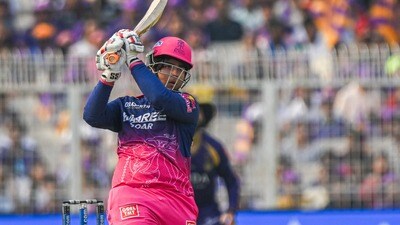 <p>రాజస్థాన్ రాయల్స్ యువ సంచలనం వైభవ్ సూర్యవంశీ నాలుగో స్థానంలో ఉన్నాడు. అతడు కూడా 6 మ్యాచ్ లలో 20 సిక్స్ లు కొట్టాడు.</p> (ANI Picture Service)