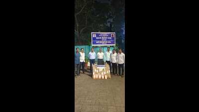 Acting on the tipoff, the police intercepted a consignment at a warehouse of a private courier company near Mohan Nagar in Pimpri and recovered five steel swords and five steel kukris. (HT) Acting on the tipoff, the police intercepted a consignment at a warehouse of a private courier company near Mohan Nagar in Pimpri and recovered five steel swords and five steel kukris. (HT)