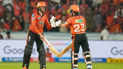 Abhishek Sharma and skipper Ishan Kishan gave Sunrisers Hyderabad a strong platform, putting on 79 runs for the second wicket in just 5.5 overs. Kishan’s brisk 25 off 13 balls complemented Abhishek’s aggressive strokeplay perfectly, setting the stage for a late-innings onslaught. (PTI) Abhishek Sharma and skipper Ishan Kishan gave Sunrisers Hyderabad a strong platform, putting on 79 runs for the second wicket in just 5.5 overs. Kishan’s brisk 25 off 13 balls complemented Abhishek’s aggressive strokeplay perfectly, setting the stage for a late-innings onslaught. (PTI)