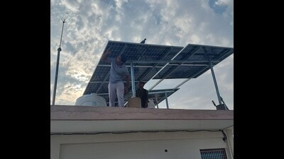 A solar rooftop unit in Noida. (HT)