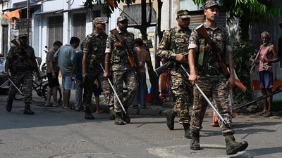 মঙ্গলবার নন্দীগ্রামের কাঞ্চনপুরে কেন্দ্রীয় বাহিনীর জওয়ানদের বিরুদ্ধে মারধর করার অভিযোগ তোলেন গ্রামবাসীরা। (প্রতীকী ছবি) (Hindustan Times) মঙ্গলবার নন্দীগ্রামের কাঞ্চনপুরে কেন্দ্রীয় বাহিনীর জওয়ানদের বিরুদ্ধে মারধর করার অভিযোগ তোলেন গ্রামবাসীরা। (প্রতীকী ছবি) (Hindustan Times)