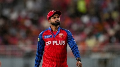 <p>ఈ ఐపీఎల్లో అన్ని జట్లు 6, దాని కన్నా ఎక్కువ మ్యాచ్లు ఆడాయి. కాగా, ఇప్పటివరకు ఒక్క ఓటమి కూడా లేకుండా అజేయంగా నిలిచిన జట్టు మాత్రం పంజాబ్ కింగ్స్! అందుకే ఈ జట్టు 11 పాయింట్లతో పాయింట్స్ టేబుల్లో అగ్రస్థానంలో ఉంది. ఇక 8 పాయింట్లతో రాయల్ ఛాలెంజర్స్ బెంగళూరు రెండో స్థానంలో ఉంది.</p> <p>ఈ ఐపీఎల్లో అన్ని జట్లు 6, దాని కన్నా ఎక్కువ మ్యాచ్లు ఆడాయి. కాగా, ఇప్పటివరకు ఒక్క ఓటమి కూడా లేకుండా అజేయంగా నిలిచిన జట్టు మాత్రం పంజాబ్ కింగ్స్! అందుకే ఈ జట్టు 11 పాయింట్లతో పాయింట్స్ టేబుల్లో అగ్రస్థానంలో ఉంది. ఇక 8 పాయింట్లతో రాయల్ ఛాలెంజర్స్ బెంగళూరు రెండో స్థానంలో ఉంది.</p>