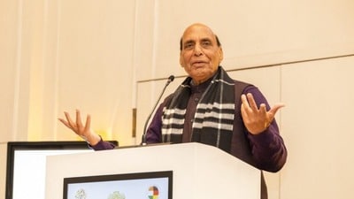জার্মানিতে পৌঁছে প্রবাসী ভারতীয়দের উদ্দেশে বক্তব্য রাখলেন প্রতিরক্ষামন্ত্রী রাজনাথ সিং। জার্মানিতে পৌঁছে প্রবাসী ভারতীয়দের উদ্দেশে বক্তব্য রাখলেন প্রতিরক্ষামন্ত্রী রাজনাথ সিং।