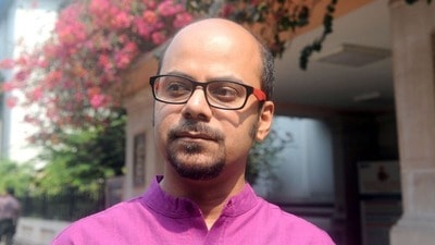 গ্রেফতারি পরোয়ানা কবি শ্রীজাতর নামে! পুরনো কবিতার জেরে বিপাকে কবি গ্রেফতারি পরোয়ানা কবি শ্রীজাতর নামে! পুরনো কবিতার জেরে বিপাকে কবি