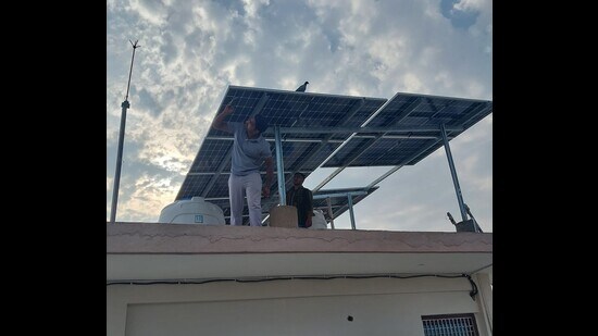 A solar rooftop unit in Noida. (HT)