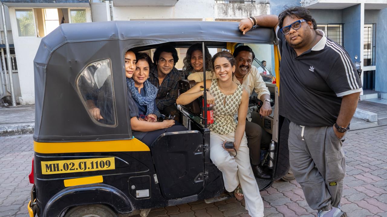 Director Vivek Daschaudary (extreme right) with the cast of Toaster during the shoot. Director Vivek Daschaudary (extreme right) with the cast of Toaster during the shoot.