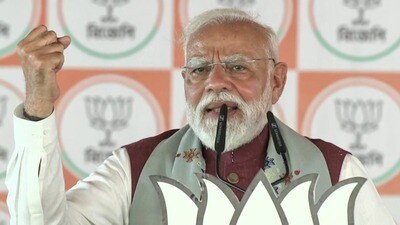 মথুরাপুরের জনসভা থেকে অনুপ্রবেশকারী ইস্যুতে তৃণমূলকে বিঁধলেন প্রধানমন্ত্রী নরেন্দ্র মোদী। (ANI Video Grab) মথুরাপুরের জনসভা থেকে অনুপ্রবেশকারী ইস্যুতে তৃণমূলকে বিঁধলেন প্রধানমন্ত্রী নরেন্দ্র মোদী। (ANI Video Grab)