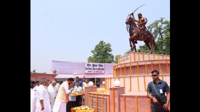 Bihar chief minister Samrat Choudhary paid tribute to the statue of Veer Kunwar Singh during Vijay Diwas function at Veer Kunwar Singh Azadi Park in Patna on Wednesday. (Santosh Kumar/HT) Bihar chief minister Samrat Choudhary paid tribute to the statue of Veer Kunwar Singh during Vijay Diwas function at Veer Kunwar Singh Azadi Park in Patna on Wednesday. (Santosh Kumar/HT)