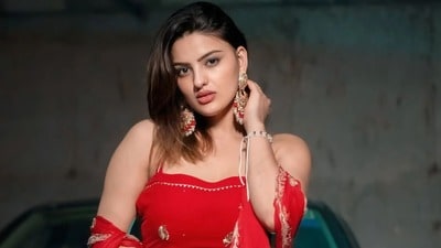 గుండెపోటుతో హీరోయిన్ దివ్యాంక సిరోహి మృతి- 29 ఏళ్లకే హఠాన్మరణం- 50కిపైగా మ్యూజిక్ వీడియోలు! గుండెపోటుతో హీరోయిన్ దివ్యాంక సిరోహి మృతి- 29 ఏళ్లకే హఠాన్మరణం- 50కిపైగా మ్యూజిక్ వీడియోలు!