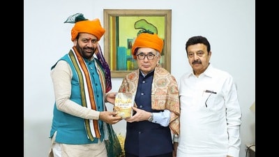 Haryana chief minister Nayab Singh Saini on Thursday met Suzuki Motor Corporation chief executive officer (CEO) Toshihiro Suzuki, who told the CM that the company will manufacture hybrid vehicles at its Kharkhoda plant. (Sourced) Haryana chief minister Nayab Singh Saini on Thursday met Suzuki Motor Corporation chief executive officer (CEO) Toshihiro Suzuki, who told the CM that the company will manufacture hybrid vehicles at its Kharkhoda plant. (Sourced)
