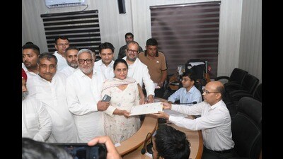 Hooda was in Ambala to file the nomination papers for Kulwinder Kaur—the Congress party’s mayoral candidate from Ambala. (HT Photo) Hooda was in Ambala to file the nomination papers for Kulwinder Kaur—the Congress party’s mayoral candidate from Ambala. (HT Photo)