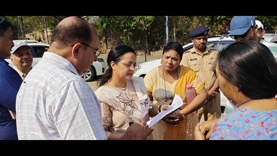 Kaur inspected the hilltop area near the Corinthian Club in Nyati County and reviewed infrastructure works, including road conditions and shifting of electric poles. (HT PHOTO)