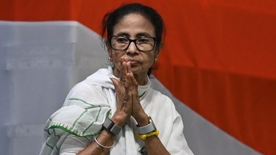 মমতা বন্দ্যোপাধ্যায় নাকি এবার ভোটে জেতার জন্য 'সিমপ্যাথি কার্ড' খেলছেন, দাবি দিলীপ ঘোষের (Hindustan Times) মমতা বন্দ্যোপাধ্যায় নাকি এবার ভোটে জেতার জন্য 'সিমপ্যাথি কার্ড' খেলছেন, দাবি দিলীপ ঘোষের (Hindustan Times)