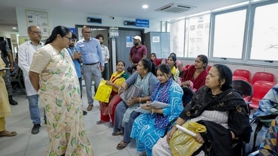Delhi Chief Minister Rekha Gupta interacts with patients during an inspection at Aruna Asaf Ali Govt Hospital, in New Delhi. (@gupta_rekha) Delhi Chief Minister Rekha Gupta interacts with patients during an inspection at Aruna Asaf Ali Govt Hospital, in New Delhi. (@gupta_rekha)