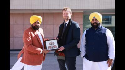 Punjab chief minister Bhagwant Mann with an official of University of Turku in Finland. (HT) Punjab chief minister Bhagwant Mann with an official of University of Turku in Finland. (HT)