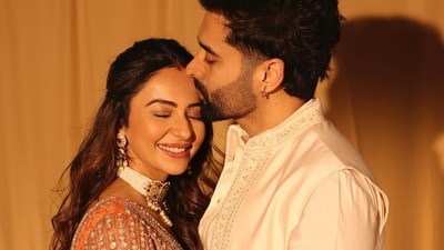 Jackky Bhagnani: రకుల్ ప్రీత్తో పెళ్లి ఓ సిచ్యువేషన్షిప్.. ఆమె ముందే మాజీ గర్ల్ఫ్రెండ్తో మాట్లాడతా: జాకీ భగ్నానీ Jackky Bhagnani: రకుల్ ప్రీత్తో పెళ్లి ఓ సిచ్యువేషన్షిప్.. ఆమె ముందే మాజీ గర్ల్ఫ్రెండ్తో మాట్లాడతా: జాకీ భగ్నానీ