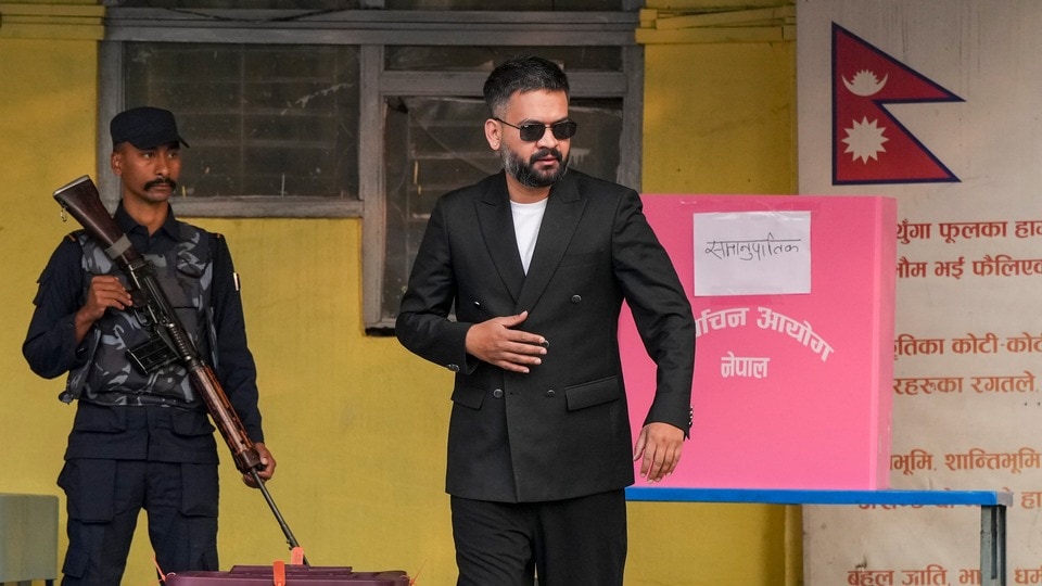 সঙ্কটে নেপালের নতুন সরকার
