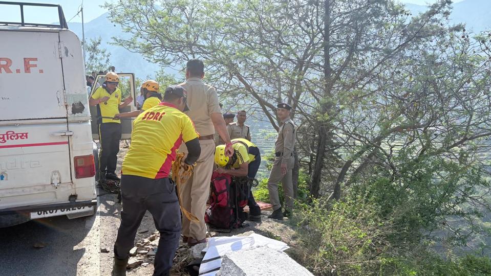 Rescue teams from the SDRF, local police and fire services carried out operations to retrieve the victims and evacuate the injured from the gorge