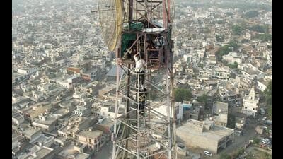 Activist Gurjeet Singh Khalsa, who had climbed a 400-foot BSNLtower on October 12, 2024, being brought down safely in Samana town of Patiala district on Friday morning. (HT Photo) Activist Gurjeet Singh Khalsa, who had climbed a 400-foot BSNLtower on October 12, 2024, being brought down safely in Samana town of Patiala district on Friday morning. (HT Photo)