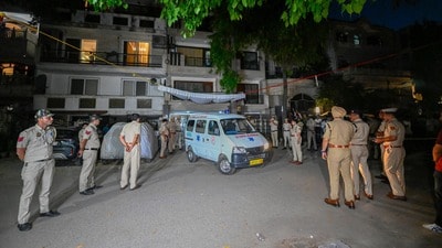 IRS অফিসার-কন্যা খুনে শিউরে ওঠা ময়নাতদন্তের রিপোর্ট (Hindustan Times) IRS অফিসার-কন্যা খুনে শিউরে ওঠা ময়নাতদন্তের রিপোর্ট (Hindustan Times)