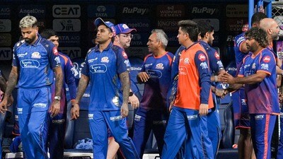 মুম্বই ইন্ডিয়ান্সের বিরুদ্ধে নিয়ম ভঙ্গের অভিযোগ (PTI) মুম্বই ইন্ডিয়ান্সের বিরুদ্ধে নিয়ম ভঙ্গের অভিযোগ (PTI)