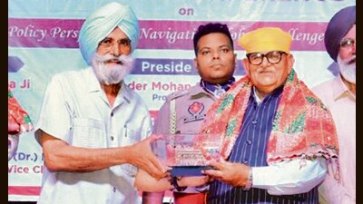 Punjab governor Gulab Chand Kataria being felicitated at Khalsa University, Amritsar, on Friday. (HT) Punjab governor Gulab Chand Kataria being felicitated at Khalsa University, Amritsar, on Friday. (HT)
