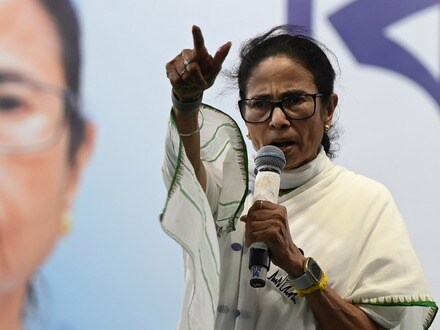 JU নিয়ে মোদীকে পাল্টা মমতার!গঙ্গাবিহার ইস্যুতে দিদি বললেন,‘যমুনায় ডুব দিয়ে আসুন’.  (Photo by Samir Jana/ Hindustan Times)