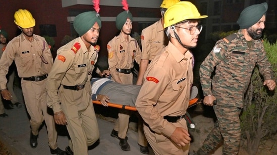 Blackout mock drill underway in Ludhiana as part of statewide emergency preparedness exercise in Punjab.(Photo by Gurpreet Singh/Hindustan Times)