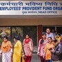 কয়েক মিনিটেই PF থেকে টাকা তুলতে পারবেন। (ছবিটি প্রতীকী)