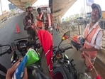A Bengaluru biker offered ice creams to workers during extreme heat, leaving social media users moved by his kindness.