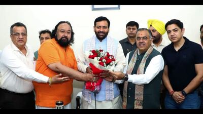 A delegation of Punjab traders from Majitha mandi in Amritsar met the CM at Chandigarh. (HT Photo) A delegation of Punjab traders from Majitha mandi in Amritsar met the CM at Chandigarh. (HT Photo)