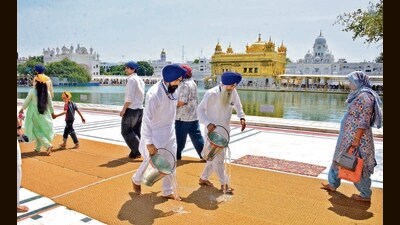 According to the India Meteorological Department (IMD), the average maximum temperature across Punjab was significantly above normal, by around 5°C. (Sameer Sehgal/HT) According to the India Meteorological Department (IMD), the average maximum temperature across Punjab was significantly above normal, by around 5°C. (Sameer Sehgal/HT)