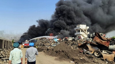 Fire fighters dousing the flames which caught a factory in village Bishanpura near Doraha following an explosion in Ludhiana on Saturday. (HT Photo) Fire fighters dousing the flames which caught a factory in village Bishanpura near Doraha following an explosion in Ludhiana on Saturday. (HT Photo)