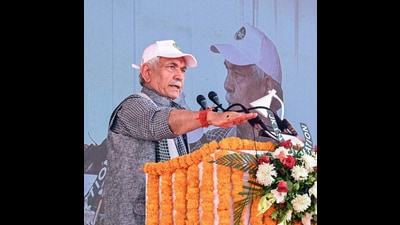 Lieutenant Governor of Jammu and Kashmir Manoj Sinha takes an oath while addressing the ongoing 'Drug-Free J&K' campaign, in Samba on Saturday. (ANI) Lieutenant Governor of Jammu and Kashmir Manoj Sinha takes an oath while addressing the ongoing 'Drug-Free J&K' campaign, in Samba on Saturday. (ANI)