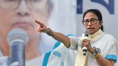 অমিত শাহকে সরাসরি আক্রমণ করলেন মুখ্যমন্ত্রী মমতা বন্দ্যোপাধ্যায়। (PTI) অমিত শাহকে সরাসরি আক্রমণ করলেন মুখ্যমন্ত্রী মমতা বন্দ্যোপাধ্যায়। (PTI)