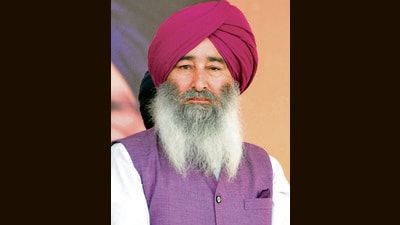 Ranjit Singh Brahmpura, former MLA and SAD’s vice-president Ravinder Singh Brahmpura, organised a gathering of party workers in Tarn Taran to mobilise them against his replacement. (HT)