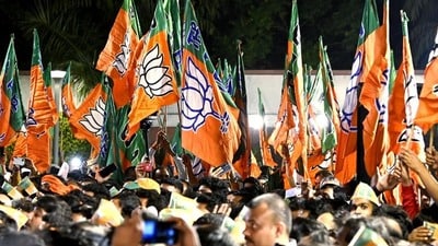 ভাটপাড়া গতকাল উত্তপ্ত হয়ে ওঠে বিজেপি-তৃণমূল সংঘর্ষে (প্রতীকী ছবি) ভাটপাড়া গতকাল উত্তপ্ত হয়ে ওঠে বিজেপি-তৃণমূল সংঘর্ষে (প্রতীকী ছবি)
