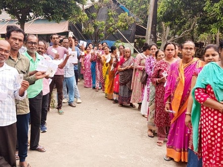 প্রথম দফার নির্বাচনে গরম সত্ত্বেও রাজ্যের ১৫২টি আসনে ভোটদানের হার ছিল প্রায় ৯২.৮ শতাংশ।