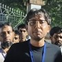 শুক্রবার রাতে জঙ্গিপুর পলিটেকনিক কলেজে দলবল নিয়ে পৌঁছে যান সাগরদিঘির বিদায়ী বিধায়ক ও তৃণমূল প্রার্থী বায়রন বিশ্বাস। 