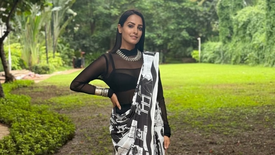 <p>ఇప్పటికే ఆమెకు 'ఆరవ్' అనే కుమారుడు ఉన్న సంగతి తెలిసిందే. తన భర్త రోహిత్ రెడ్డితో కలిసి దిగిన ఫోటోలను షేర్ చేస్తూ, "2026లో మరిన్ని ఆశీర్వాదాలతో తిరిగి వస్తాను" అని పేర్కొనడం ఆమె వ్యక్తిగత జీవితంలో కొత్త మార్పులను సూచిస్తోంది.<br> </p>