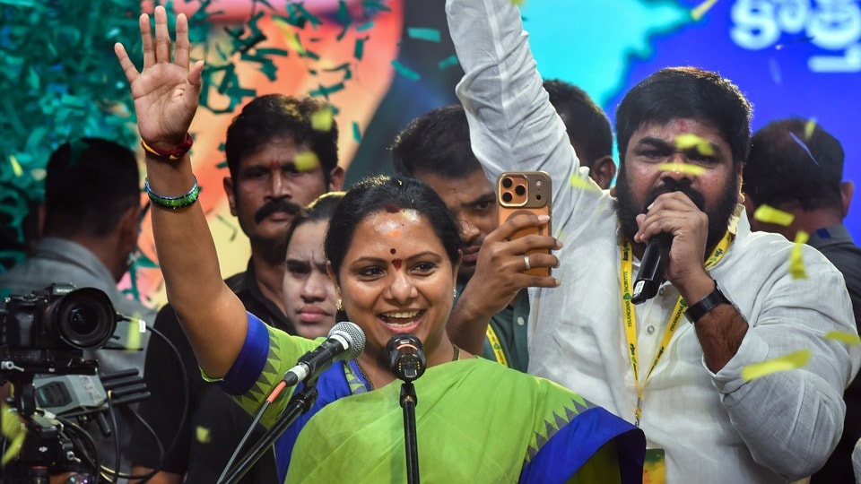 নিজের রাজনৈতিক দলের সূচনায় প্রাক্তন মুখ্যমন্ত্রী-কন্যা (Mohammad Aleemudin)